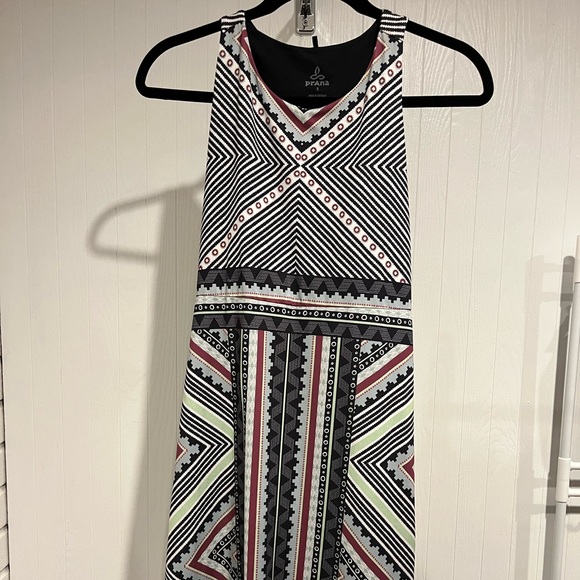 Prana Dresses & Skirts - PrAna Geometric Midi Dress in Black, White, and Red